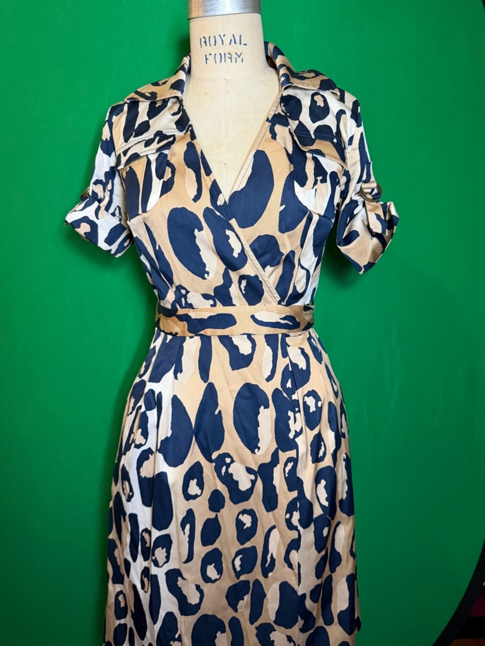 DVF Diane Von Furstenberg Samara Wrap Dress – Silk Leopard Print – Size 2